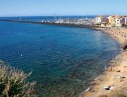 Di ‘Kota Bugil’ Ini yang Pakai Baju Kena Denda