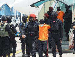 22 Terduga Teroris Hasil Operasi Di Jatim Digelandang Ke Jakarta