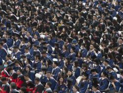 11.000 Mahasiswa Kampus di Wuhan Wisuda Massal Tanpa Masker dan Jaga Jarak