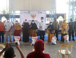 Pemkot Batam Salurkan 77 ton Beras PPKM di Sagulung