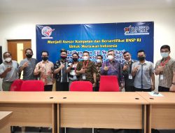 Pertama kali di Indonesia, BNSP Secara Resmi Mengesahkan Skema Sertifikasi Wartawan dan Menetapkan LSP Pers Indonesia Sebagai Pelaksana Sertifikasi Berlisensi BNSP