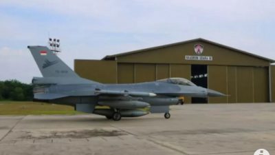 F-16 TNI AU Latihan Rutin Sambil Pantau Kebakaran Hutan Riau