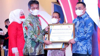 Vaksinasi di Batam Capai 73 Persen, Forkompinda dapat Penghargaan dari Pemko Batam