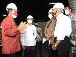 Kunker ke Kepri, Menko PMK Pesan Jangan Sampai Beras Bansos Tak Layak di Komsumsi