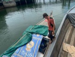 BC Batam Amankan Kapal Berisi Rokok dan Miras Ilegal di Perairan Dapur 12