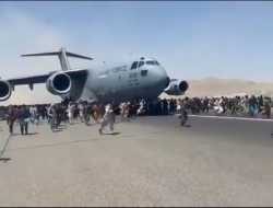 Video : Warga Afghanistan Jatuh Dari Pesawat Militer AS Saat Terbang