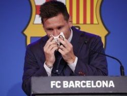 Tisu Bekas Air Mata Messi Laku Terjual Rp14,3 Miliar