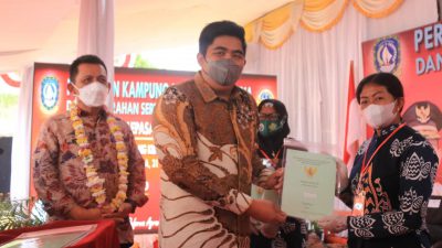 Lama Berjuang, Warga Desa Lancang Kuning Akhirnya Dapat Sertifikat Tanah Dan Pelepasan Kawasan Hutan