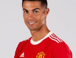 Foto : Penampakan Perdana Ronaldo Memakai Jersey MU