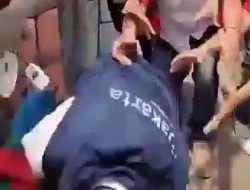 Viral Anies Terperosok ke Parit Saat Sapa Warga di Jakut