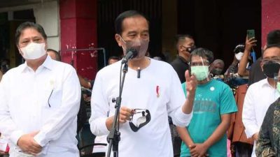 Di Yogyakarta, Jokowi Luncurkan Bantuan Tunai Rp1,2 Juta untuk PKL dan Warung Kecil Seluruh Indonesia
