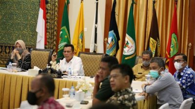 Gubernur Kepri Gesa Pencapaian Vaksinasi Lansia