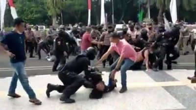 Viral Polisi Banting Mahasiswa yang Demo Hingga Kejang, Kapolres : Tak Ada Kekerasan