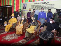 Rudi – Marlin Terima Anugerah Gelar Kebesaran Zuriat dari Kerajaan Riau Lingga