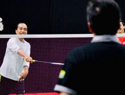 Aksi Jokowi Bermain Bulu Tangkis Bareng Jonathan Christie, Hendra Setiawan : Lawan yang Berat