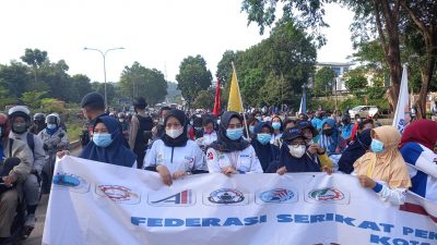 Muka Kuning Macet Total, Buruh Pabrik Turun ke Jalan Kecewa Dengan Keputusan Gubernur