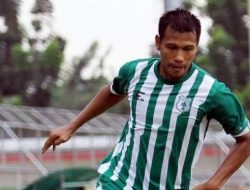 Aksi Tendangan Kungfu Saktiawan Sinaga Tendang Penonton Liga 3