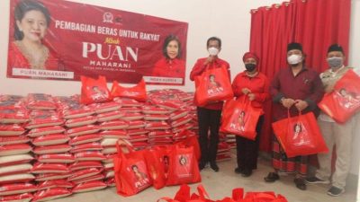 Aksi PDIP Surabaya Bagikan Beras “Mbak Puan” Kepada Warga di Awal 2022
