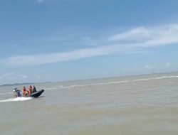 SPKKL TBK Bakamla RI Evakuasi Korban Hilang Saat Cari Udang di Perairan Pulau Durai