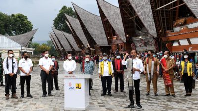 Kapolda Sumut, Gubsu dan Pangdam I/BB Dampingi Presiden RI Resmikan Penataan Kampung Ulos Huta Raja