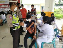 Dalam Rangks Ops Keselamatan Toba 2022, Personil Polresta Deli Serdang Berikan Edukasi dan Vaksinasi Massal