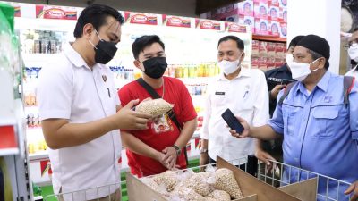 Polres Karimun Bersama Satgas Pangan Sidak di Pusat Perbelanjaan