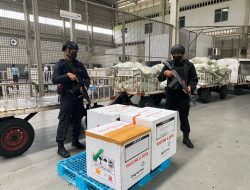 Brimob Polda Sumut Kawal Kedatangan 26.500 Dosis Vaksin Astrazeneca