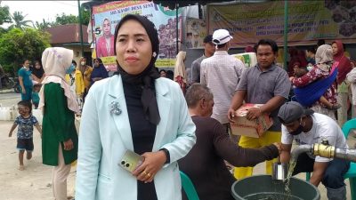 Srikandi Desa Sena ‘Yuli’ Gelar Operasi Pasar Murah Minyak Goreng