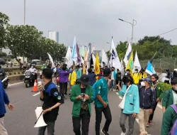 Ribuan Mahasiswa Mulai Datangi Gedung DPR RI