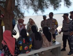 Polres Karimun Berikan Rasa Aman Kepada Pengunjung Objek Wisata Pantai