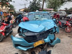 Tabrakan Maut Taxi Blue Bird Hantam Sepeda Motor 1 Orang Tewas