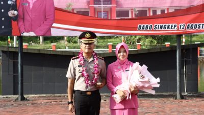 Personil Polres Lingga Sambut Kedatangan Kapolres Lingga Baru