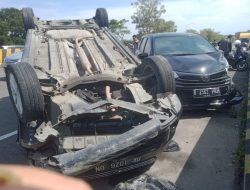 Kecelakaan di Tanjung Morawa, Satu Mobil Terbalik