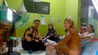 Salut! Peduli Sesama, Kades Sena Beri Bantuan Sosial Kepada Warganya