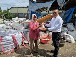 Sat Reskrim Polresta Deli Serdang Bagikan Bansos Kepada Masyarakat Terdampak Kenaikan BBM