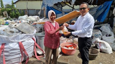 Sat Reskrim Polresta Deli Serdang Bagikan Bansos Kepada Masyarakat Terdampak Kenaikan BBM