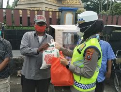 Sat Lantas Polresta Deli Serdang Bagikan Bansos Kepada Masyarakat