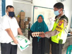 Polsek Lubuk Pakam Polresta Deli Serdang Bagikan Bansos Kepada Masyarakat Yang Terdampak Kenaikan Harga BBM