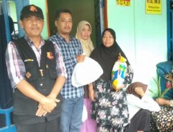 Wartawan Peduli Sosial Bagikan Paket Sembako ke Masyarakat Kurang Mampu