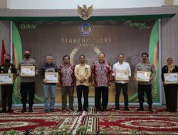BP Batam Terima 4 Penghargaan Stakeholders Award KPKNL 2022