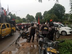 Polsek Sei Beduk Kawal Massa Demo UMK 2023 ke Graha Kepri