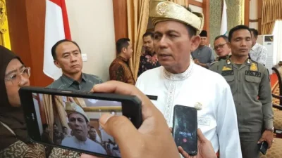 Waspada Akun WhatsApp Palsu Catut Nama Gubernur Ansar
