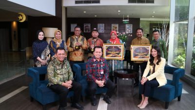 Gubernur Ansar Terima Dua Penghargaan Sekaligus dari Kemendagri