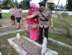 Peringati Hari Bhayangkara Ke-77, Kapolresta Deli Serdang Pimpin Upacara Ziarah di Makam Pahlawan