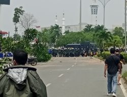 Aksi Demo Tolak Rempang ECO City di Kantor BP Batam Ricuh