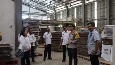 Kapolresta Deli Serdang meninjau dan Cek Gudang Logistik KPU