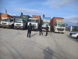 Polda Sumut Kawal Truk Kontainer Bawa Perlengkapan Peserta Aquabike Jetski Internasional