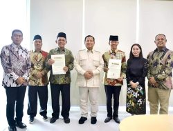 Prabowo Serahkan Langsung SK Pilkada Kepri dan Batam