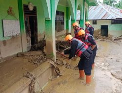 Sat Brimob Polda Sumut Aksi Peduli Bantu Pemulihan Desa Terdampak Bencana Di Tapsel