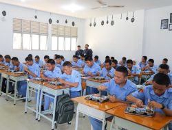 Wawako Li Claudia Dampingi Wapres Gibran Tinjau Program MBG di Batam